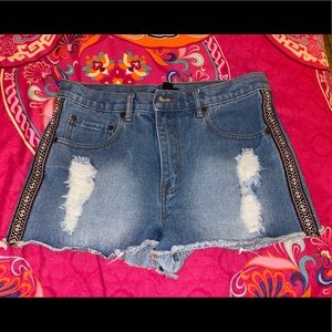 Forever 21 Jean Shorts with embroidery. Size 29.